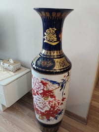 فازه خزفيه شغل صيني مميز ارتفاع 125 موجوده قطعتين سعر القطعه 160الف مك...