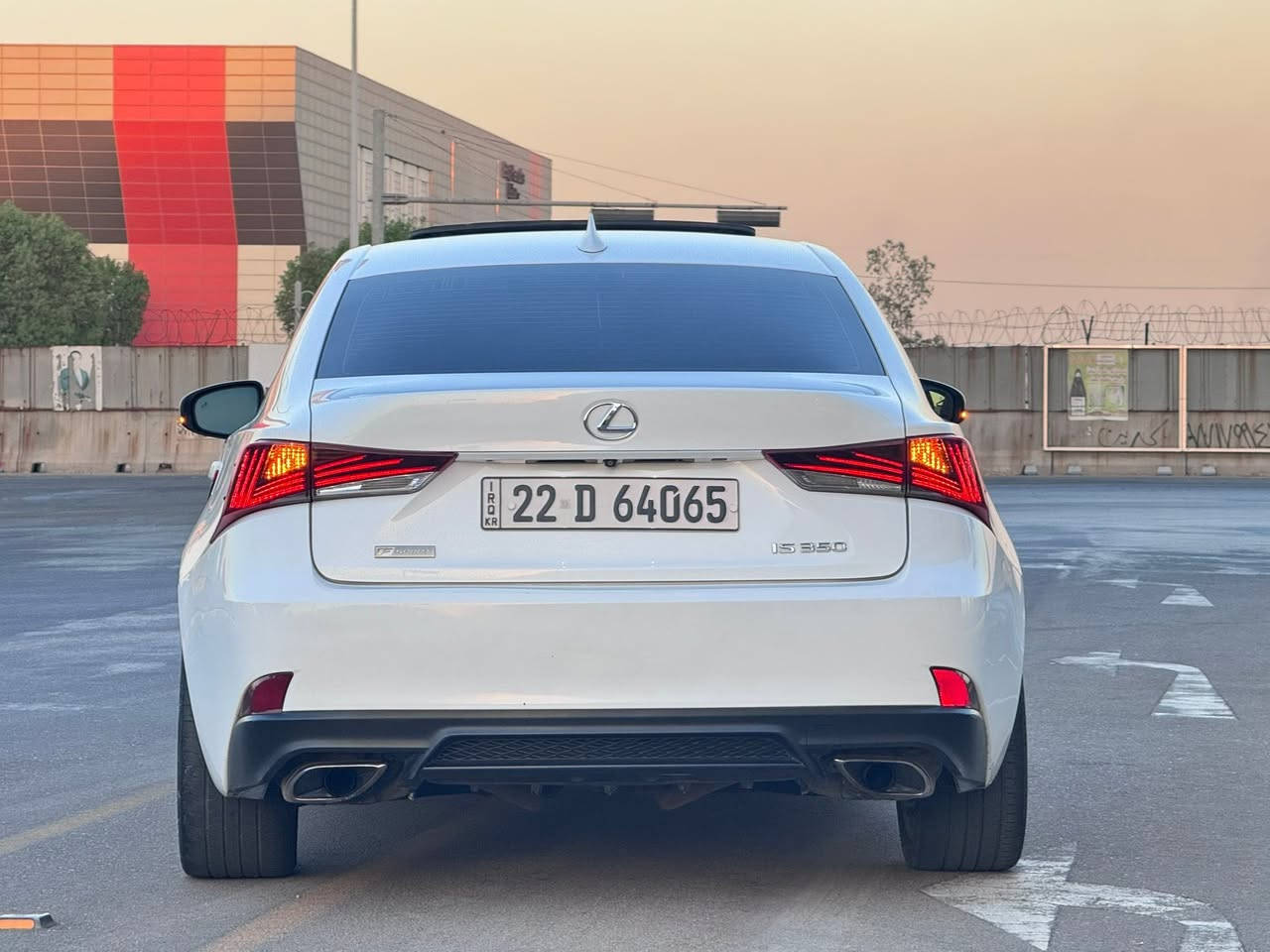 السلام عليكم
لكزز ls350 2017 
وارد امريكي حادثها مرفق بالصور مع السونار 
ماشيه 100ml حقيقي
مكينه 6 سلندر 3500
هزه سنويه رقم كله جديد
صدر امامي خلفي كله جديد
كير مكينه كفاله بدون فتح برغي واحد
مواصفات
فتحه 
بصمه ابواب + تشغيل + صندوك
ترحيب عند الاقتراب
كشنات جلد + كهرباء السايق والبصفه
تدفئه تبريد كشنات وتدفئه استيرن
3 وضعيات قياده ايكو / سبورت / سبورت بلص
ماوس تحكم شاشه 
سستم صوت
تحكمات ستيرن وكروس سرعه
رادار امامي وجانبي وخلفي توقف ذاتي
تحديد مسار 
شفتات ستيرن
لايت زنون بلادي ينزل ويصعد عند تشغيل السياره
السياره مابيها نقص برغي
تخم تاير جديد مشلن
باتري جديد
مكان السياره بغداد السيديه
رقم التلفون *********** متواجد واتساب
