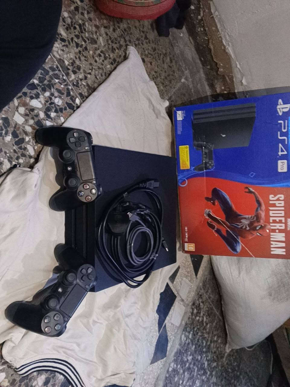 بلي 4 برو البيع سعر 325 مع كامل ملحقات مع حساب مريكي ومارتي مكان بغداد قرب صيطره شعب ***********
