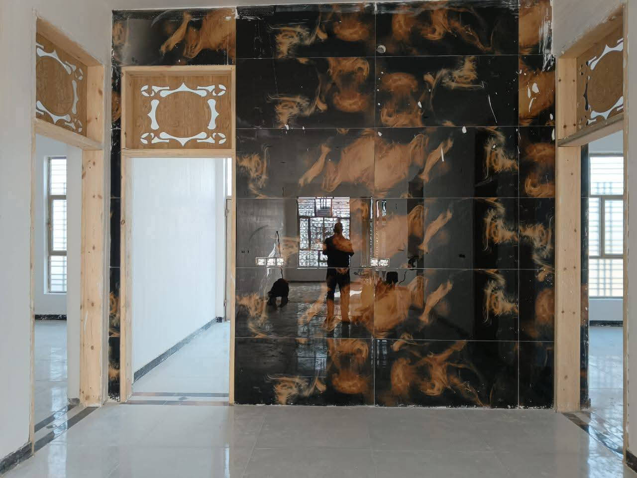 السلام عليكم
  دار للبيع مكان مميز جدا 
طابو زراعي سند25 
يبعد عن التبليط 20متر
بإسم صاحب الارض
تحويل البيت ثاني يوم بعد الشراء
العنوان / /بابل المدحتيه 
حي الحوراء شارع 14الجديد 
المساحة//500متر
الواجهه //12متر
مساحة البناء //263متر
بناء حديث بإشراف وتنفيذ مهندس مدني سنة البناء ٢٠٢٥ 
قريب على التبليط جدا 
خدمات كامله من ماء وكهرباء وتبليط 
السعر/١٧٠ مليون وبيه مجال      
تفاصيل البيت
استقبال 10*4
صاله كبيره 10متر
عدد الغرف 3    4*4 4*5 
4*5 واحده من الغرف نضام سويت
مطبخ حار وبارد
منور خلفي 2متر
مجمع صحيات 
خريطه بوب.وشبابيك البيت كامله 
عرض الشارع ٧متر
البيت كامل وجاهز نقص بصيط
عرض الشارع ٧متر
البيت موقع حلو وجيد جداً 
للاستفسار
مراجعة  مكتب دلالية وائل الهندي 
***********وائل الهندي
ابو علي***********
مكتب دلالية وائل الهندي بابل المدحتيه الحمزه الغربي ع شارع 60 قرب سلوان ابو الكاشي مقابيل فرع علي قماره
