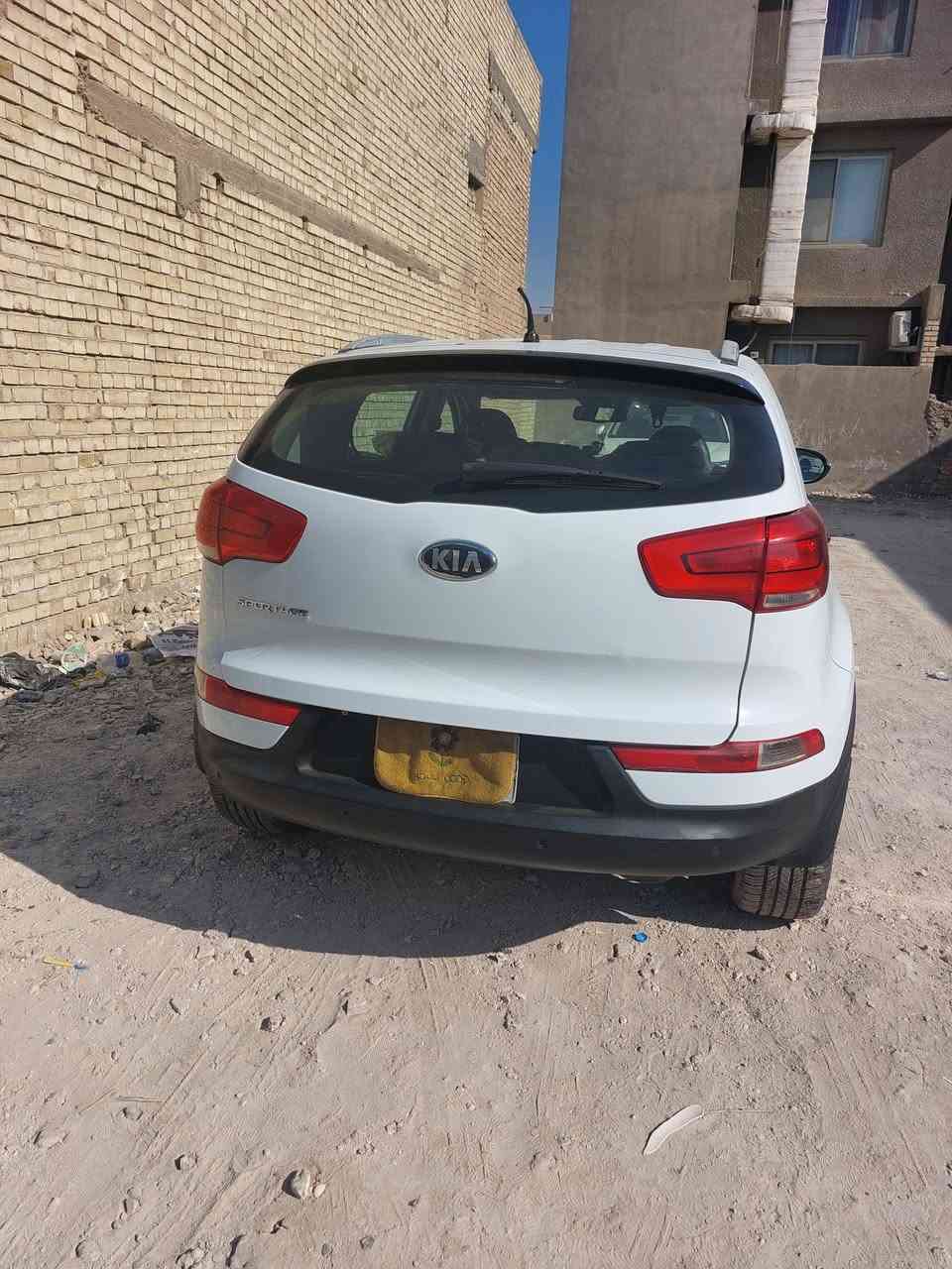 كيا اسبورتج ٢٠١٥ للبيع حسب مموضح بالصور والفديو كامله من كلشي نظافه فول تخم تاير  وياه الاسبير 
كهرباتها على الشركه تبريد تدفئه تحكم استيرن سرعه شاشه   جي  تي ل بدل المسجل على فحص على السونار  فقط شبر صبغ على خشم الجملغ السايق والبنيد رصعه حصوه مصلحه والباقي مكفول  شرط السونار  تحويل ثاني يوم السنويه بسمي السعر ١٥٥ 
التصال على رقم ***********
