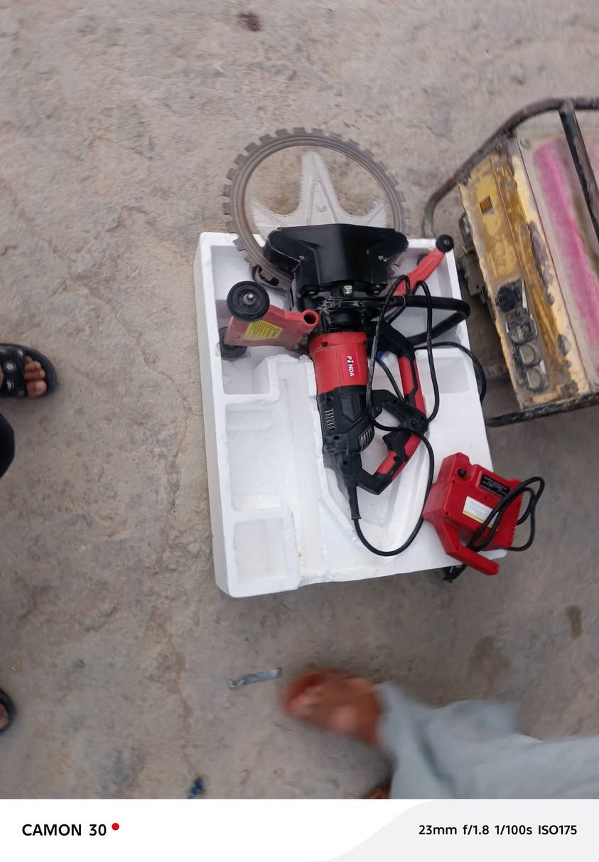 سلام عليكم كاصوصه للبيع اشتريتها ب460جديده ماشتغلت حتى متر جبتها وماشتغلت  عل مولده الصغيرة واريد ابيعها  ***********
