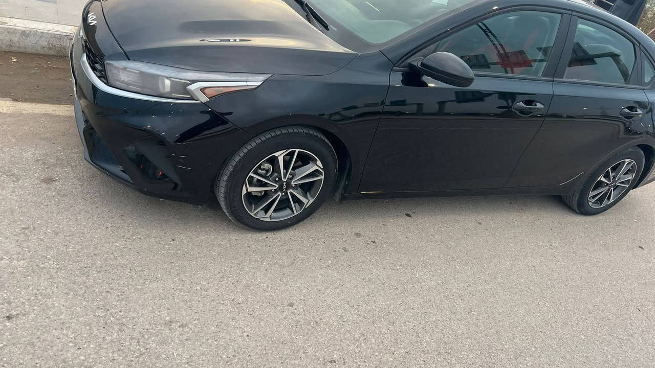 كيا فورتي 23 معوقين ذي قار
سياره مكفوله من صبغ ومعجون وتبديل فقط مقدمة البنيد واضح بالصور واسفل قبق الجنطه جوه الرقم بارد اصبعين 
نص مواصفات كامره ورادار امامي حساس بالمري ماشيه 50 الف 
سياره جديده وحلوه السعر 140 وبيه مجال بسيط 
مكاني ناصريه مركز تواصل على الرقم فقط مكلف بالنشر 
***********
