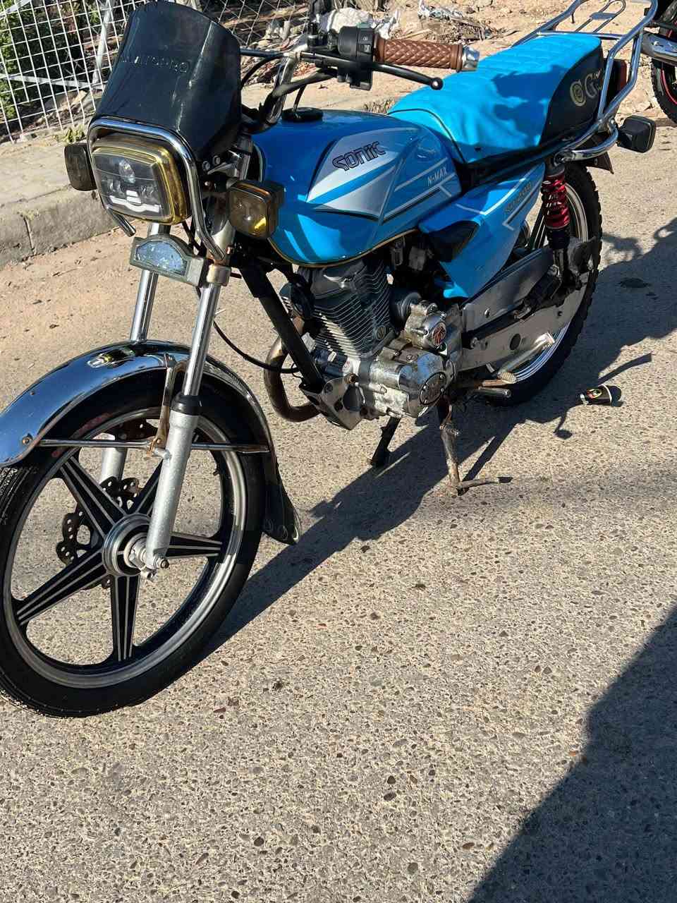 سلام عليكم دراجه للبيع سونك محرك 200cc كهربائية شغله هندر أو سلف سعر 400بيها مجال عنوان شعب نهاية حي اور 
***********
