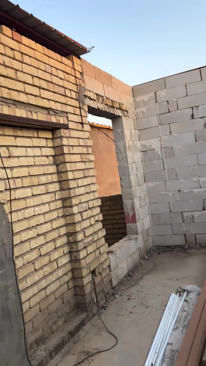 السلام عليكم يوجد كيربي للبيع 5قطع طول 9متر و3قطع طول 7متر مع بوري شخاط مع شيلمانه طول 9متر  ***********
