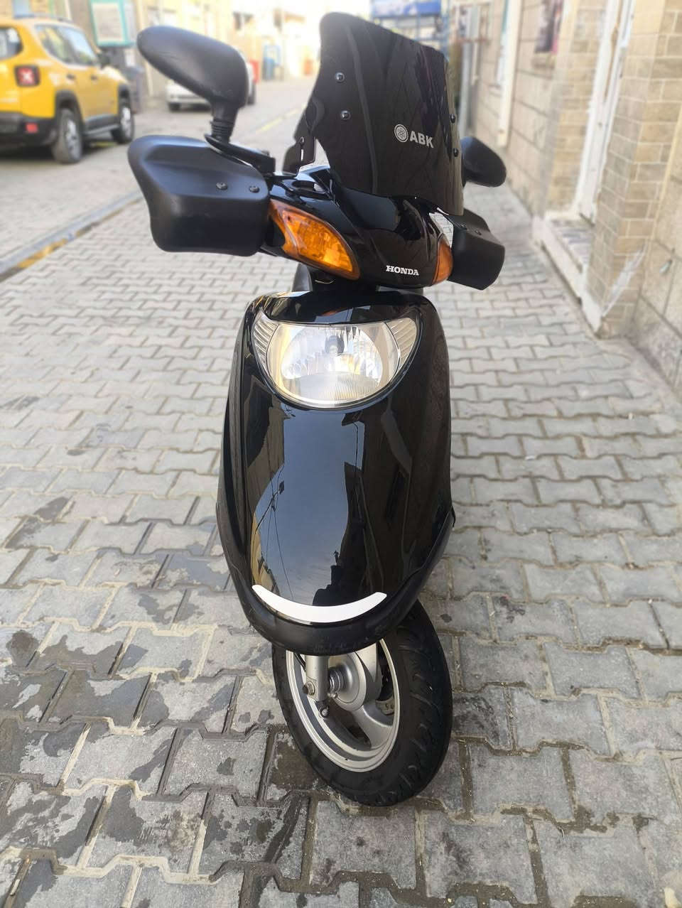 سبيسي ياباني شغاله سلف هندر مابيه كل نقص مفتوحه مبدله بيه بستم اول مره تنفتح كفرات اصلي ابو ختم كابريتر اصلي طوافه كيلو متر كله شغال قفل جنطه ستيرن اكسل مكفول ما مفتوح ب600 وبيه مجال ***********
