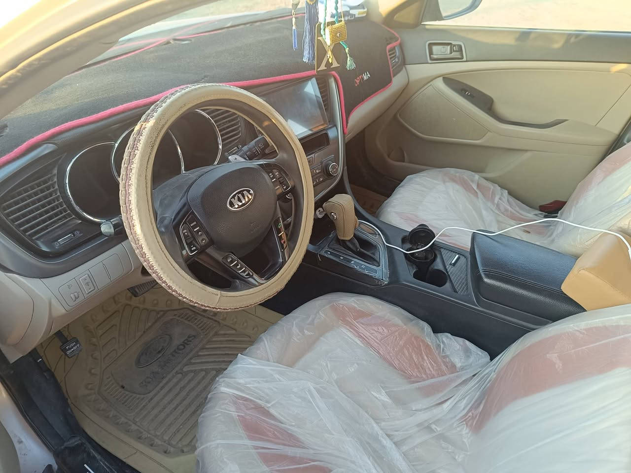 السلام عليكم كيا اوبتيما خليجي 14بسمي
المواصفات شاشه كامرا خلفيه دواره داخل بيجي واسود
كشنات جلد بيجي مكينه 2400دوش
مكينه وكير خير من الله ترايك للموصل
اشاير بالمرايات  تحكم ستيرن ويل كب خمسه سبير مانازل
ضربتها جاملخ امامي ومبدل جديد وطخه جوه قبق البانزين
السعر 125وبيها مجال بيع مستعجل وبعد بيها مواصفات هواي
***********عباس مكاني سوق الشيوخ حي العسكري
