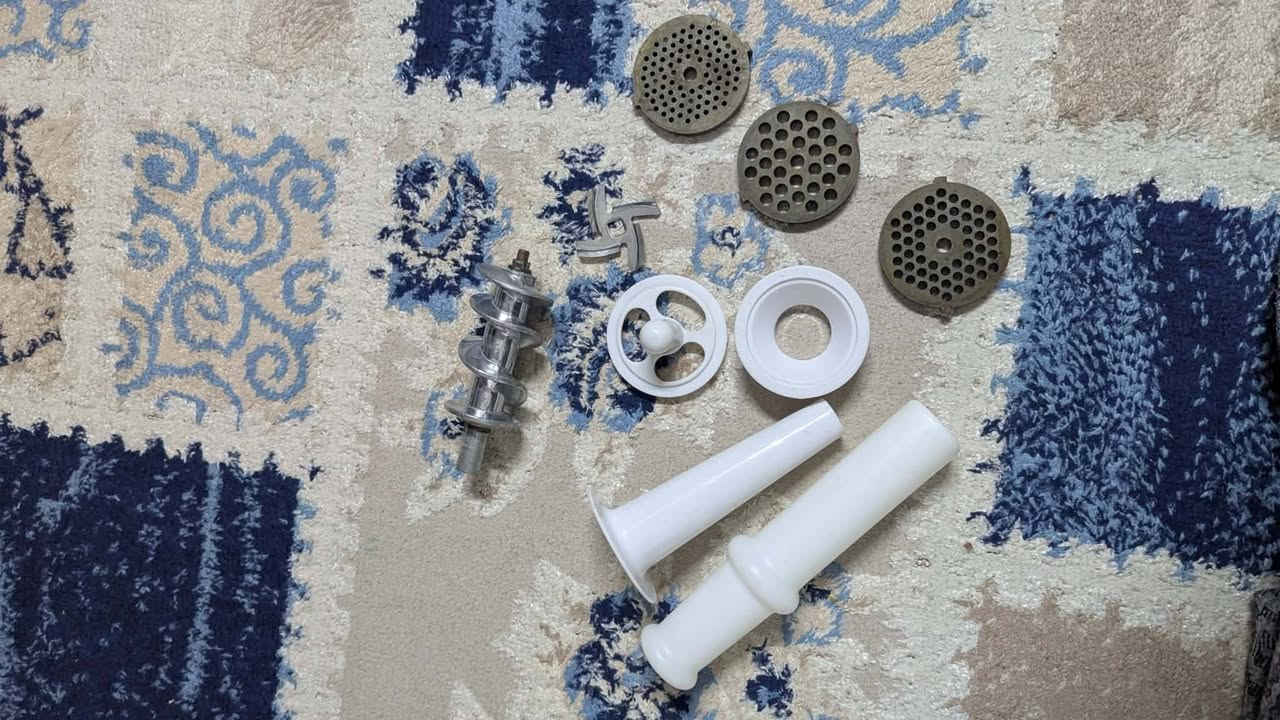 ثرامة لحم
النوعية : Newal
الحالة: جيدة جدا 
استخدام قليل نظيفة جدا
الادوات كاملة مع اداة عمل الكبة
السعر 40 الف
المكان/ الموصل ميثاق


**إذا كنت صاحب هذا الإعلان وتريد حذفه لأي سبب، رجاءا أرسل رسالة إلى الدعم الفني**