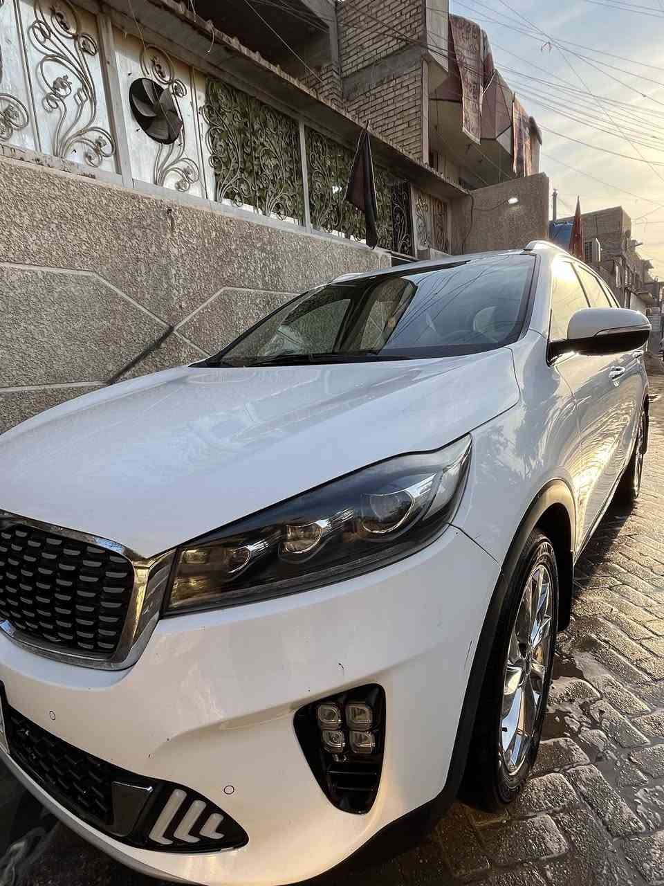 السلام عليكم اعادة نشر
سورنتو 2019 خليجي 
للبيع نص فول. ماشية 95 الف
مواصفات السيارة 
٧ راكب 
٣ قطع تبريد 
6 سلندر 
صندوق كهرباء 
ترحيب عند الاقتراب من سيارة 
مراية شفط 
مكاني بغداد مدينة الصدر 
رقمي ***********
