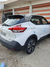 نيسان كيكس ٢٠١٨ فول مواصفات تو كلر ماشيه ٦٧ ألف ميل أحدثها جاملغ أمامي...