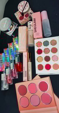 بكج ميكب شيكلام • آيشادو ١٢ لون • بلاشر ٦ ألوان