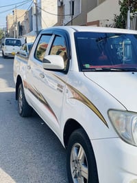 هايلوكس • ٢٠٠٩ • ماشي ٢٤٠ الف