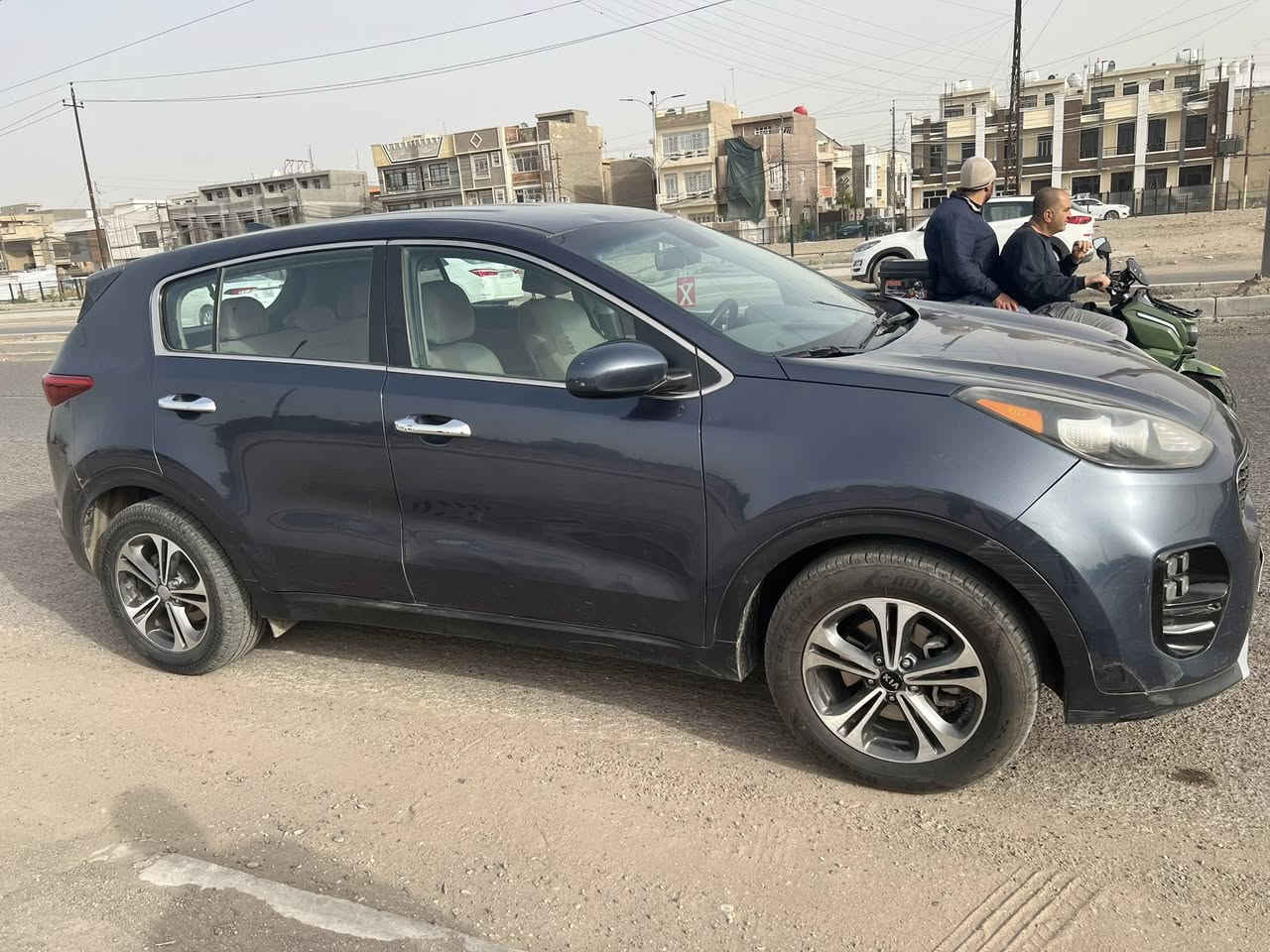 السلام عليكم
كيا سبورتج للبيع موديل 2018
 بيه 3 قطع وحده صبغ 2 كلير بدون حادث 
 كما موضح بالسونار بالمنشور 
سياره ماشيه 109 الف ميل 
محرك 2400 
محركه مفتوح و مجفت 
مواصفاته كامره خلفيه 
قطعتين تبريد داخل رصاصي 
السعر 140 ورقه وبيه مجال 
مكان سياره بغداد البياع 
تقاطع درويش حي المعالف 
الاستفسار اكثر على الرقم 
***********
