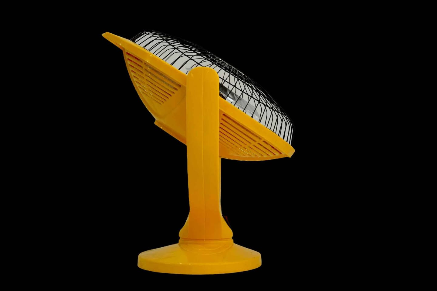 مدفأة كهربائية ماركة Platinum

الميزات:

أنبوب تسخين من الهالوجين

قرص دوار 360 درجة بقطر 12 انش

زر تشغيل  إطفاء

مقبض للحمل

وزن الجهاز: 0.8 كيلو

الطاقة: 600 واط

سلك كهرباء بطول: 1.1 متر

أبعاد الجهاز: الارتفاع 42  العرض 33

المنشأ: الصين
***********
What app أربيل, العراق
