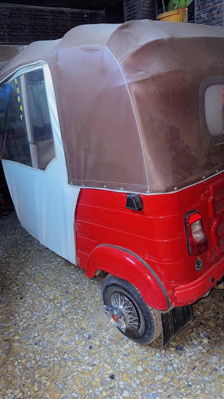 سلام عليكم تكتك 18 داخله ب 19 تكتك معمره صبغ جديد ربع ماتصرف عليه رقم سنويه كامله دوشمه جديده تخم تاير جبلي جديد مكينه خير من الله مكان شعب رقم ***********
