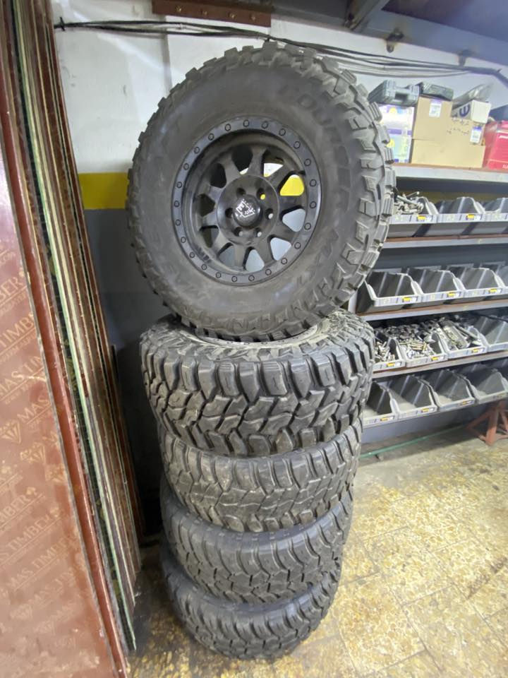 للبيع ٥ تايرات مع الويلات حجم٣١٥/٧٠/١٧البياع الحي الصناعي السعر٧٠٠بي مجال***********
