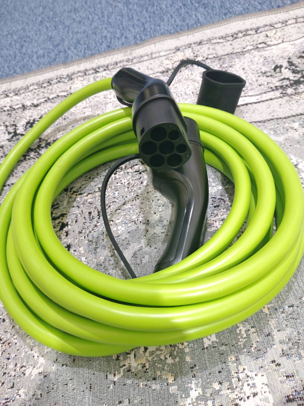 توصيل جميع المحافظات 
شاحنة تسلا 