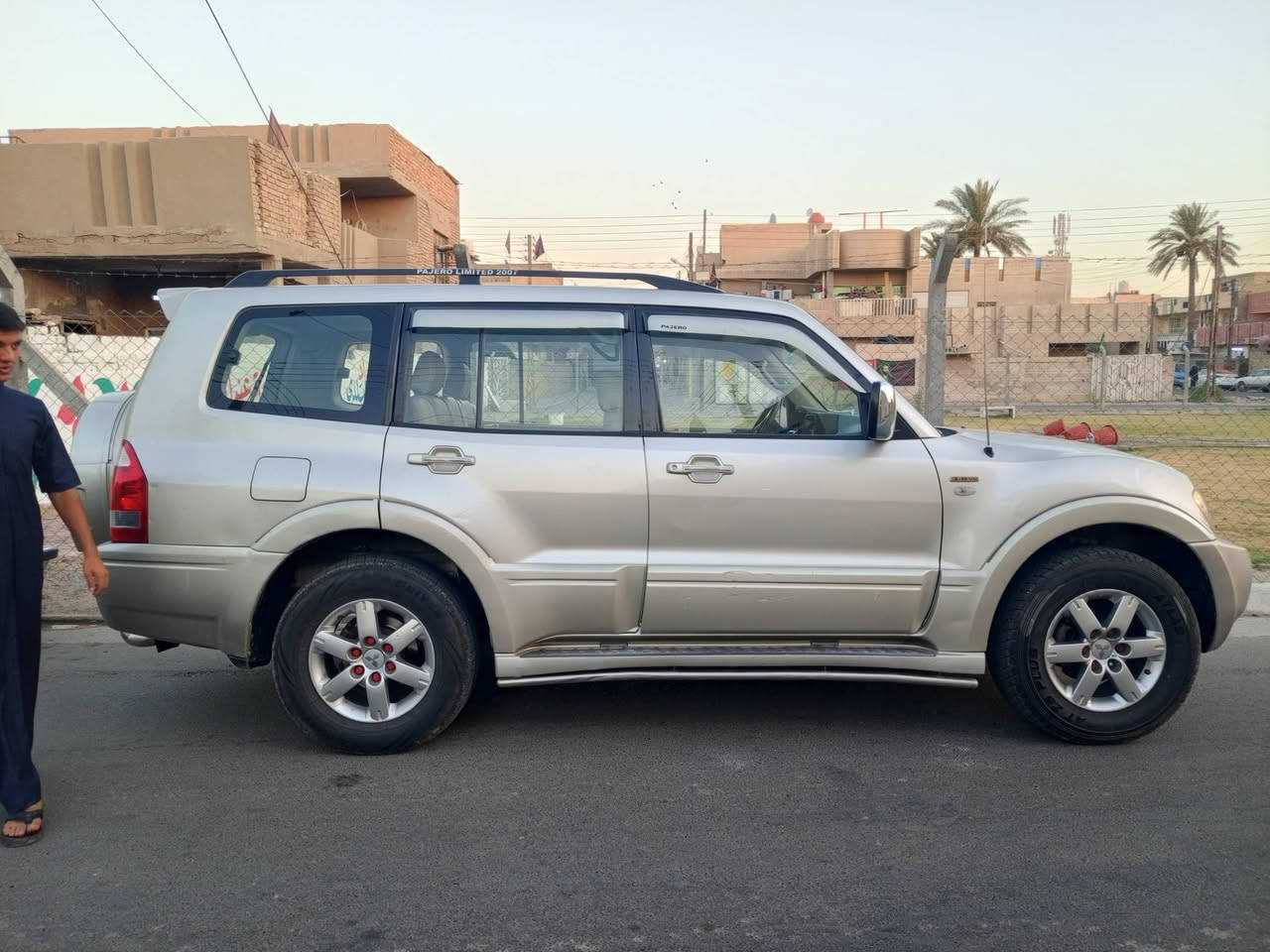 سلام عليكم عندي سيارة باجيرو موديل(٢٠٠٧)سيارة نضيفة أجهزة من كلشي تبريد شغال تخم تاير حدادة جديدة سيارة خليجية عنوان بغداد حي نصر رقم ***********
