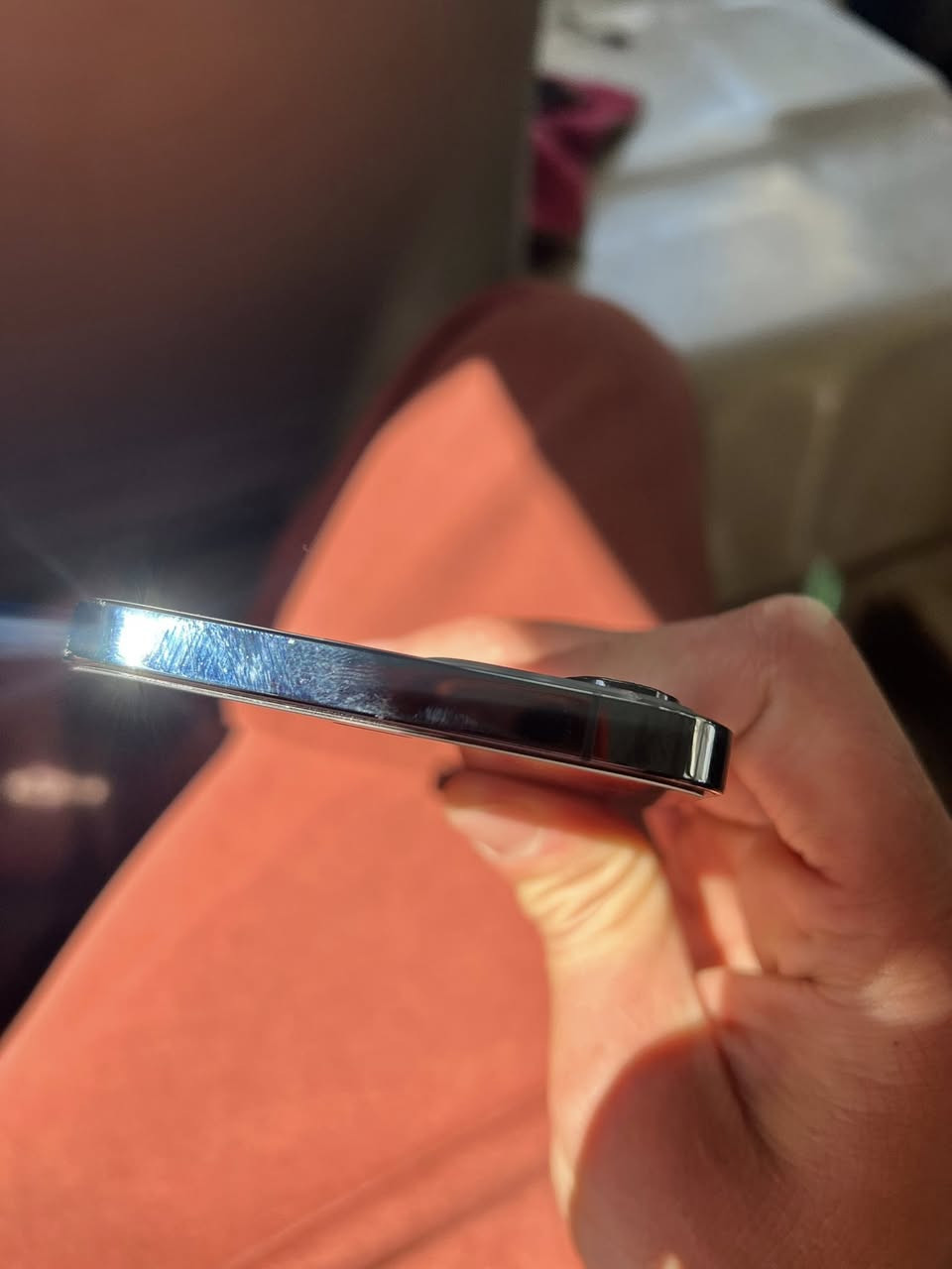 ايفون 12BRO MAX موضح بالصور السعر 450 وبي مجال حك الجية مكاني بغداد الاعضمية للاتصال:***********
