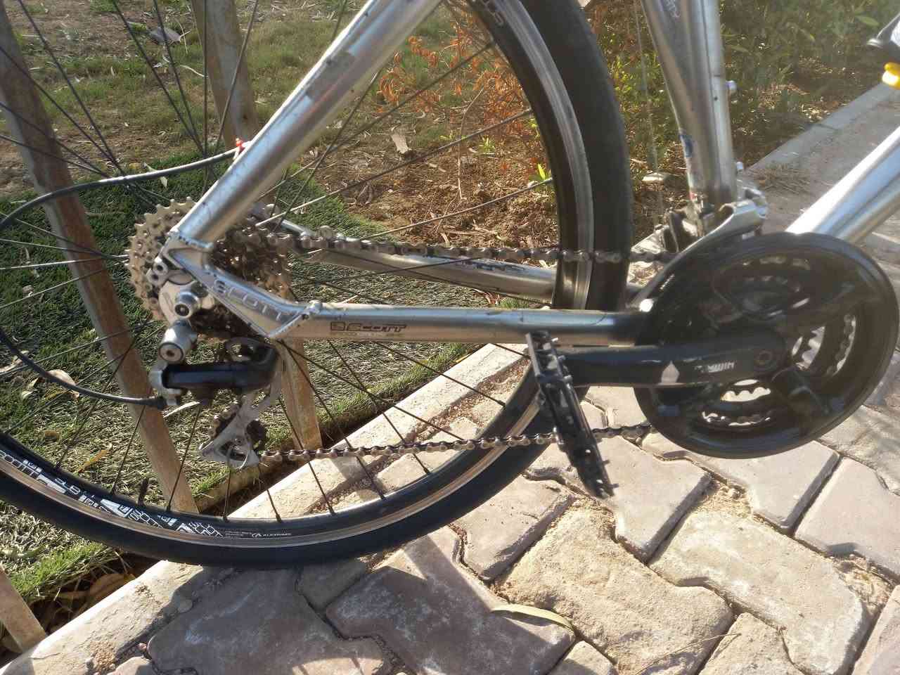 سلام عليكم رمضان كريم على جميع 
سكوت للمراوس او للبيع 
مسوياة ادامة كامل وزنجيل ومكينة وفحمات مدلات بقطع أصلية وجديدة 
مواصفات:
١)لشة مضلعة وموشمة مين متشوفها قياس m المنيوم بالكامل 
٢)٨×٣ شيمامو شغالات مكينة كبس عكرب اسيرا 
٣)ويالة بلاد عدالة ٩٦% تايرات كندا اصلي 
٤) وياها جاملغ خلفي وستاند مطارة وبايدرات جبلية وجهين لوك 
دراجة نظيفة وسلسة حيل ومصرف ربع مابيها 
مكاني الكرخ 

***********
