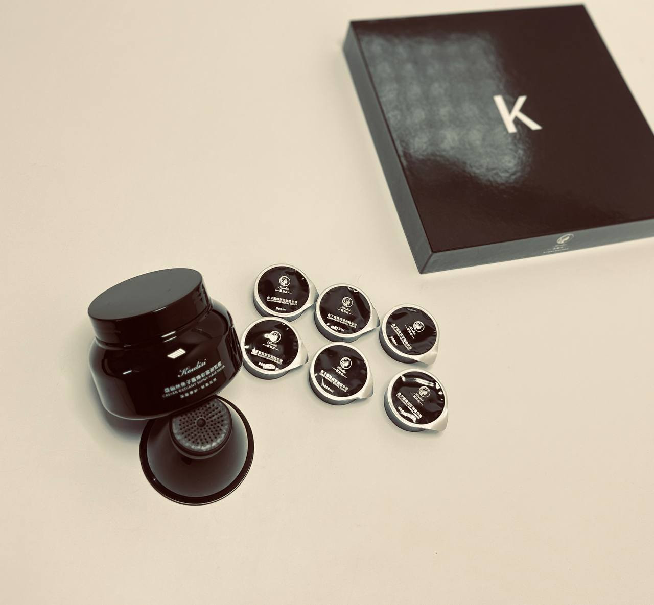 بكج إصلاح الشعر بالكافيار ✨🌸🔥
مناسب لكل أنواع الشعر: جاف، تالف، ومعالج بالألوان.
يحتوي على: معالج + 6 علب كافيار + وعاء لتوزيع المواد.
الكافيار الأسود يساعد على:
إصلاح الأطراف المتقصفة
تقوية الشعر وتعزيز نموه الصحي
تنعيم وترطيب الشعر الجاف والعادي
معالجة الشعر المطاطي والمتكسر
طريقة الاستخدام: 1–2 مرة أسبوعياً حسب حاجة الشعر.


**إذا كنت صاحب هذا الإعلان وتريد حذفه لأي سبب، رجاءا أرسل رسالة إلى الدعم الفني**