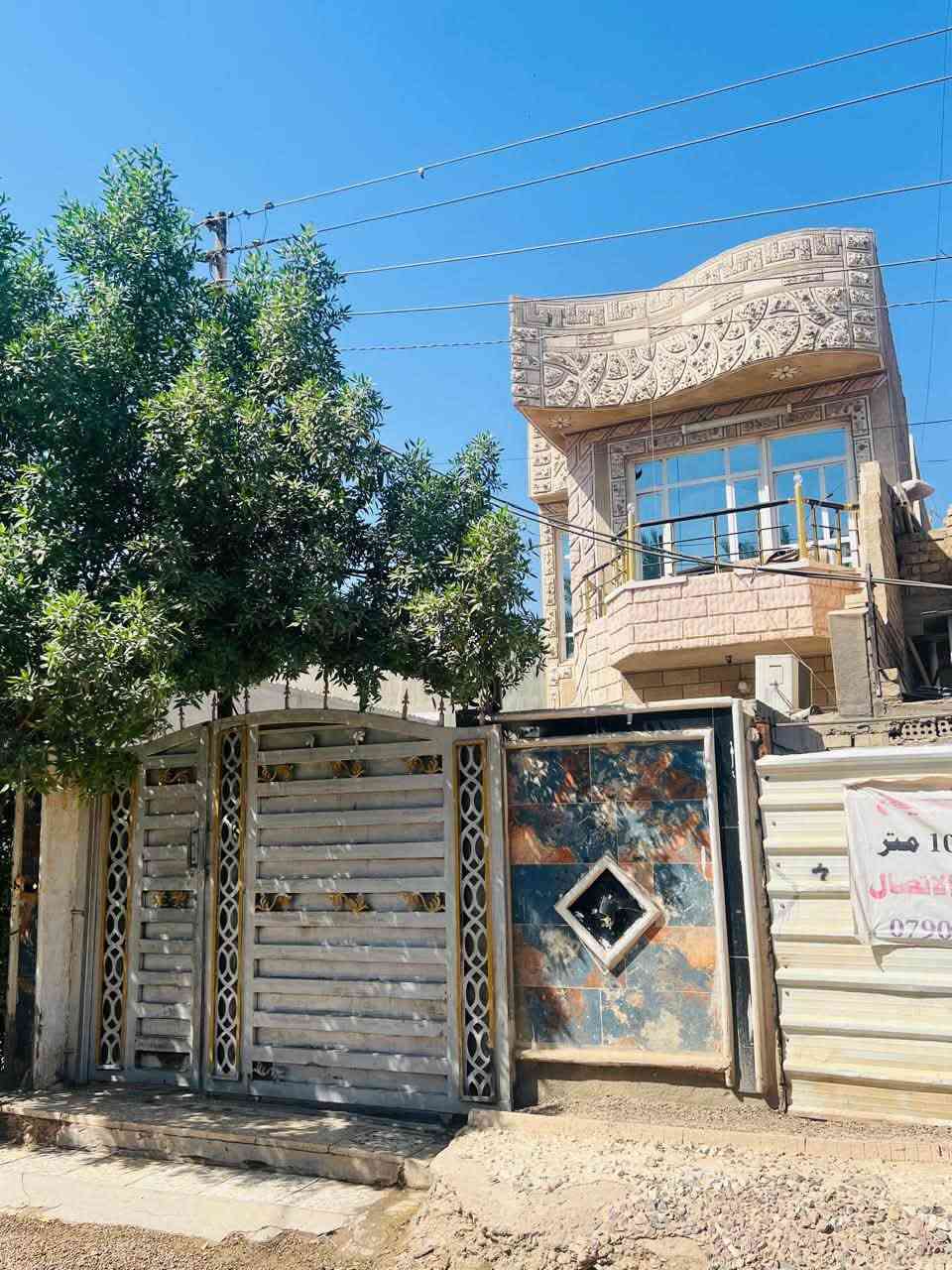 للبيع .. بيت مساحه ١١٠ متر -
موقعه  بغداد ابي غريب حي مهندسين —تجاري قريب على شارع بضهر اسواق اليقين 
متوفره بجانبه كافه خدمات(مدارس - مشفى -اسواق-مي -كهرباء)
طابقين ..طابق الاول غرفه وصاله واستقبال ومطبخ وصحيات……..

طابق ثاني غرفتين كبار وصحيات 
كاشي وسيراميك وداخله نظيف 

السعر ١٤٠ وقابل للتفاوض 
للتفاصيل الأكثر وتساب فقط بدون اتصال 📞 
***********
