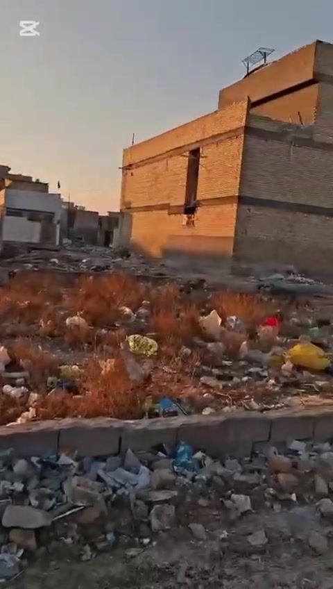 قطعه ارض بمساحه كبيره مميزه للبيع ١٢٠٠ متر تباع كامله المساحه بسكينه مقاطعه ٨/٢. تصلح ان تكون مشروع تجاري او سكني استثماري متوفر كافه الخدمات  لمن يرغب بالشراء  مراسله الرقم. ***********/. او ***********.  واتساب فقط او خاص
