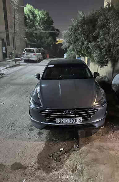 سلام عليكم للبيع هونداي سوناته 2020لون سمنتي🩶
وارد امريكي ضرر بسيط بل صندوق 
بيها بارد جاملغ الايمن و وباب الصدر فشي قليل 
بدون اريباكات بدون دواخل بجم كبس  سياره جديده 
محرك 2500 🔋🚀
مواصفات  نص فول ..شاشه كبيره معه كامره دواره /كير دكمه /فول تحكم كروز سرعه / مانع انزلاق / تحديد مسار / وضعيات سياقه مود درايف /اطفاء ذاتي /سايد بريك دكمه / داخل لونين /
لد نهاري /لايت زنون بلادددد 
محرك وكير وتبريد كله جديد وضع الشركه ماشيه 89(كيلو) 

السعر 165بيها مجال بسيط 
مكان السياره بغداد المنصور حي دراغ 
 *********** بغداد
