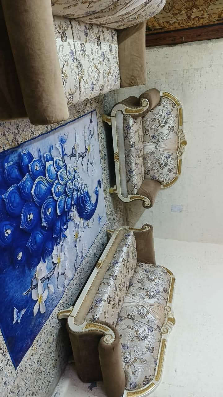 تخم 8 مقاعد نظيف
سعره 220 وبي مجال لبياع 
يوجد توصيل بكروه ب واتساب
***********
