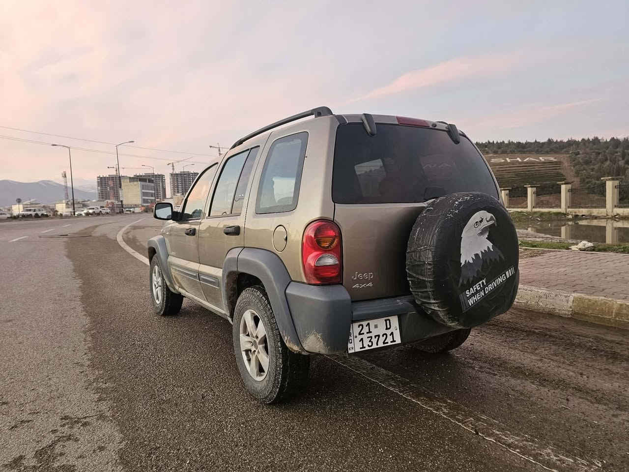 جێب لیبرتی مودیلی 2004 گێڕ ئۆتۆ ماتیک بێ لێدرن بێ سارد سەنەوی تازەییە تا2030 گێڕو مەکینەی بەشەرت سەیارە کە زۆرجوانە توندوتولە بی مەسروفە  دەبل ئەکسلی بەشەرت  سعر 85گەلاو مەعامەلەیەکی برایانە ژمارەی موبایل***********
