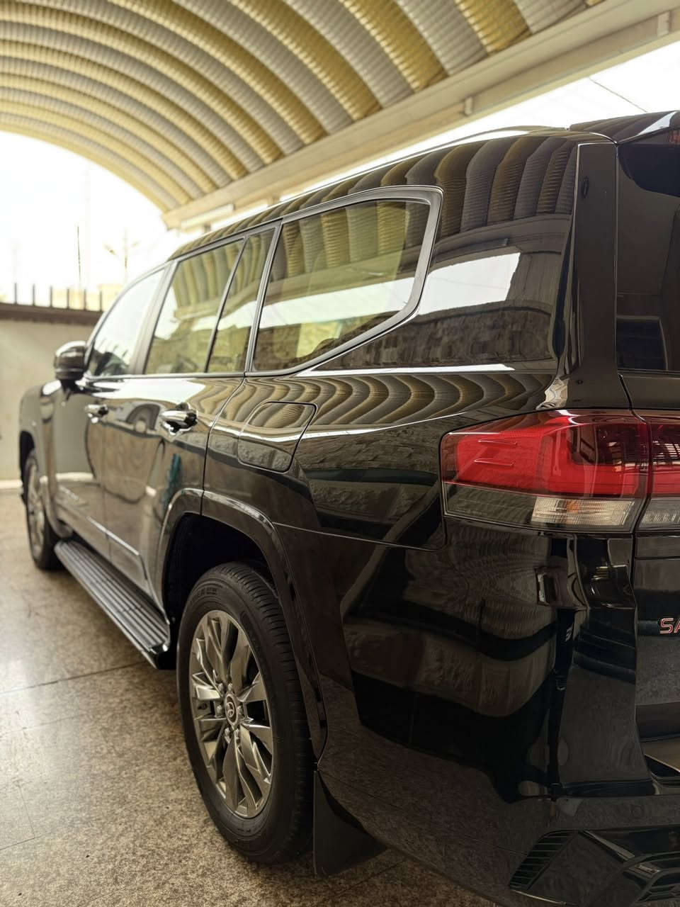 السلام عليكم للبيع لاندكروزر 2024 بريم  رقم أربيل  ماشي 47  الف حقيقي مكينة 4000 تنفس طبيعي 

سيارة مكفولة كفالة عامة من الصبغ الفتح البارد التبديل الخدوش حتى الدعاميات مكفولة من الفتح و الصبغ وبيها سونار موجود 

مواصفات السيارة 5 بصمات فتحة شاحن وايرليس  صندوق خلفي كهرباء كشنات الامامية كهرباء كشنات جلد 7 راكب 3 قطع تبريد  كامرة خلفية مري قلاب حساسات امامية خلفية جانبية تشغيل عن بعد فوريل 3 شاشات اصل مري قلاب مري شفط ثلاجة وباقي المواصفات المعروفة 

السعر 665 وبيها مجال 

مكان السيارة بغداد 

رقم الهاتف ***********
