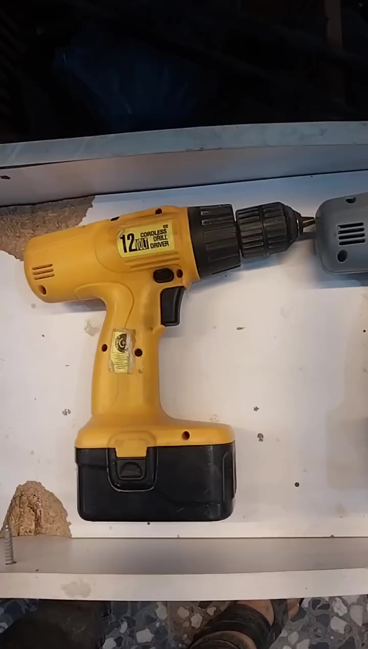 دريلين بطاريتين وياهن بدون شاحنه ثنينهن


**إذا كنت صاحب هذا الإعلان وتريد حذفه لأي سبب، رجاءا أرسل رسالة إلى الدعم الفني**