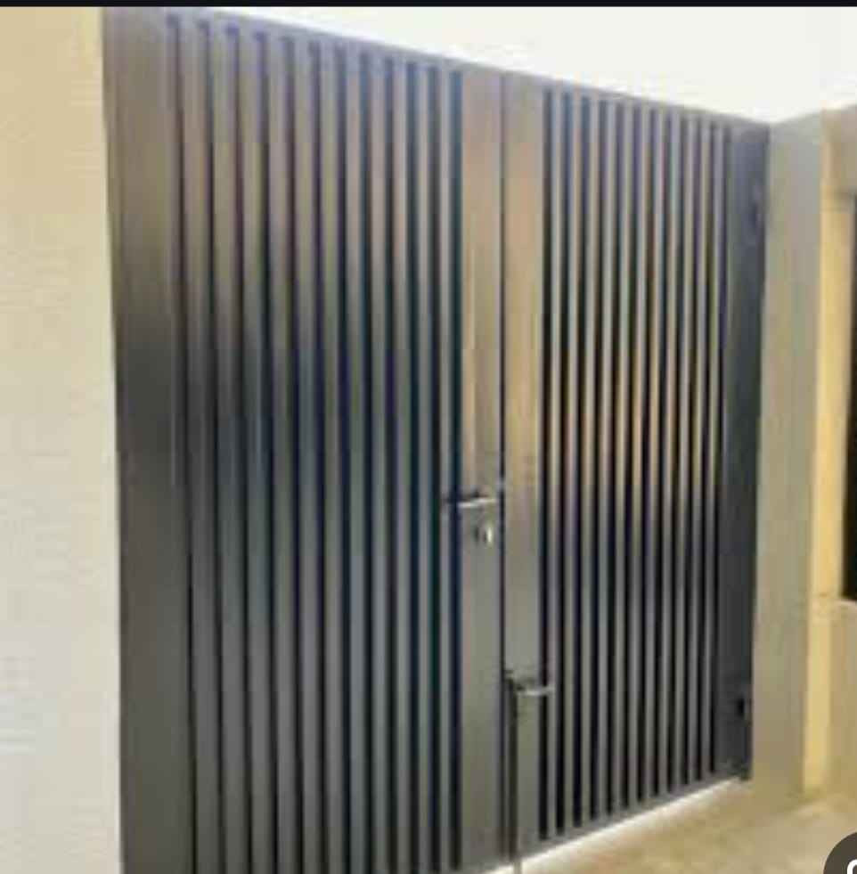 حداده ابو طه لعمل كرفانات والمصاعد والأبواب والشبابيك كما موضح بصور شغل درجه اولى اي استفسار مراسلته
 على هذا الرقم /*********** بغداد, العراق
