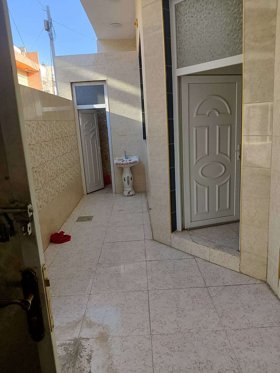 للايجار 350 الف قرب كورنيش ديالى
مشتمل ارضي يتكون من غرف نوم ومطبخ وصاله وستقبال وطرمه وصحيات ***********
