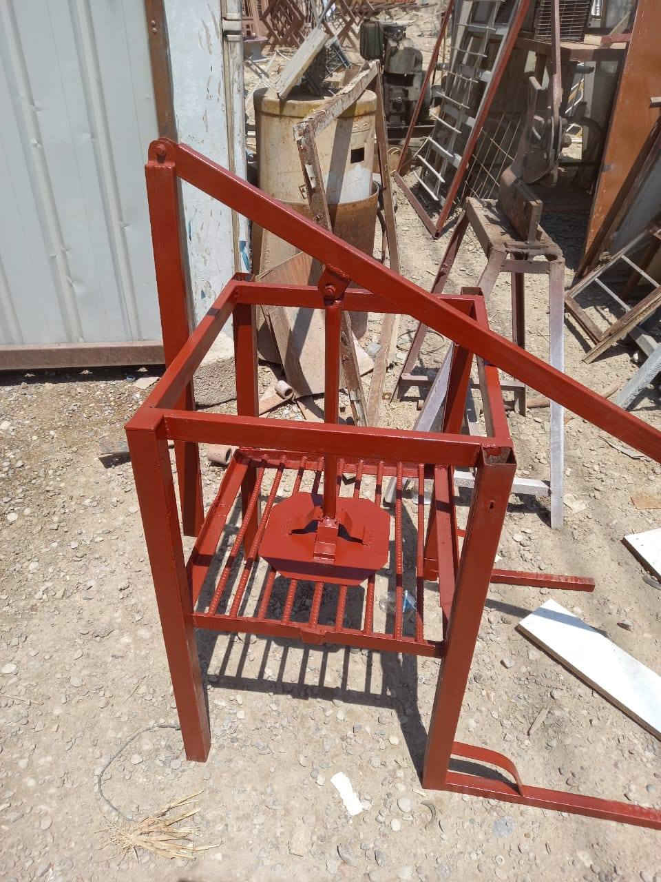 حدادة ابو حسين  لعمل معصارة دبس
العنوان : الخالص العلوة داخل گراج السندية
‏‪***********‬‏
