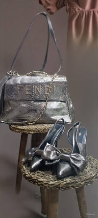 سيت جنطه وحذاء ... بضاعه جيده ،،اسعار ممتازة  السعر 25000 الف بسسسس 👍📢...