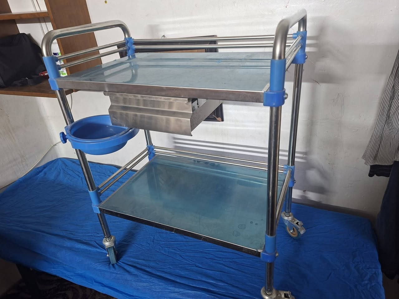 غراض طبيه مستعملات شي قليل اي استفسار على الرقم ***********
