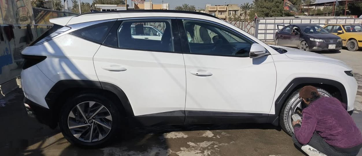 اسلام عليكم سيارة هونداي توكسان موديل 23 السيارة جديدة مكفولة سعرها 210 وبيها مجال للطيبين مكان السيارة بغداد الامين نواب الظباط رقم موبايل ***********
