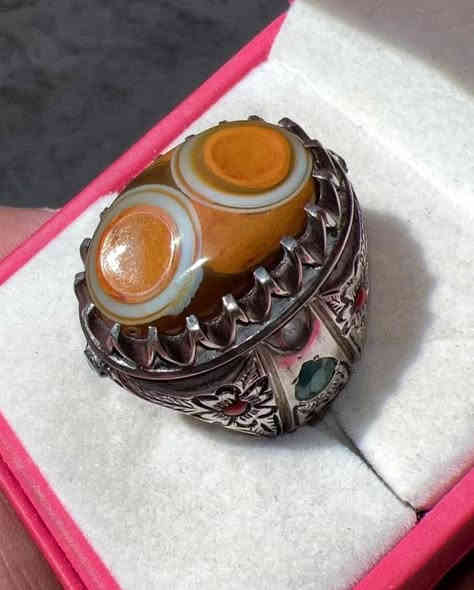 المميزون في نشرنا الباقون على عهدنا بأن ننشر لكم النوادر من الأحجار النفيسه التي يبحث الهوات عنها نقدم لكم جوهره من الداودي العينتين القديم النادر قطعه متحفيه قديمه ليس لها نظير تمتاز بصياغه الفنان ((نذير ال ياسين)) في غايه الروعه للبيع على الخاص اوالاتصال على الرقم التالي ***********
