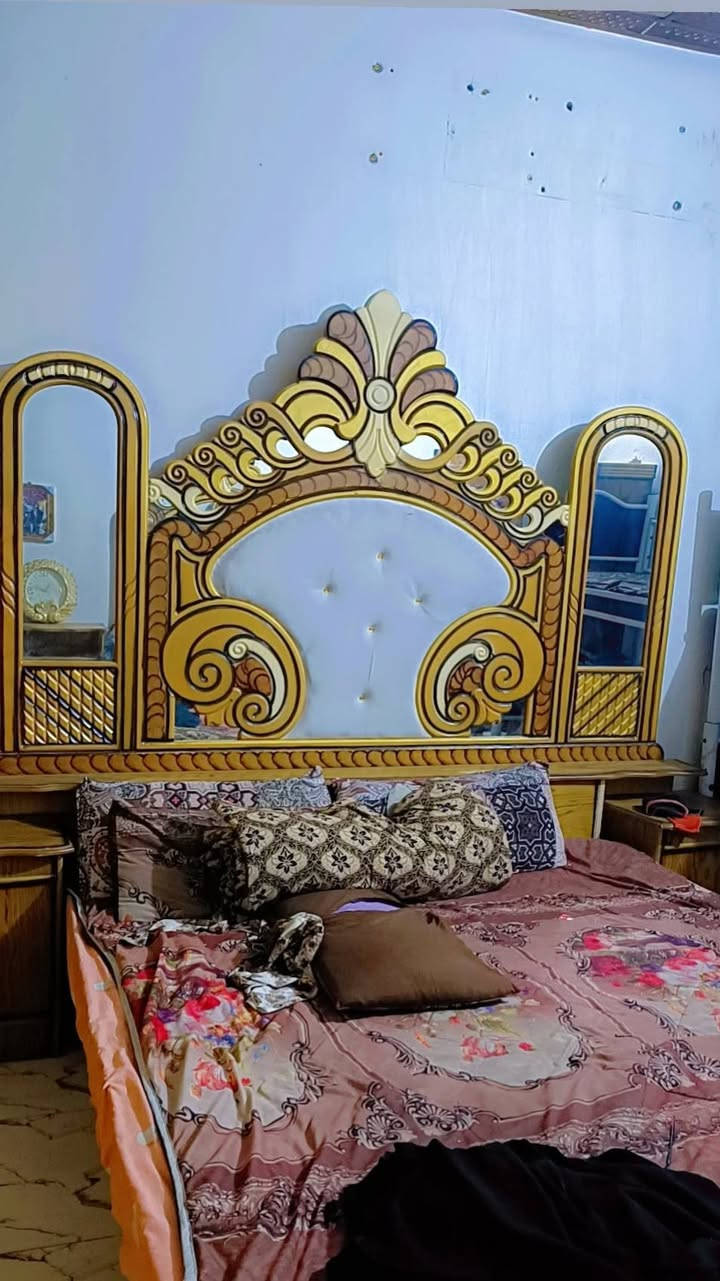 سلام عليكم غرفه جديده للبيع 500 وبيعه مجال حك الجيه مكان شارع المطحنه مقابل ملحق  قريت الغدير عامود 282 تصال وبيك خير وتدلل ***********
