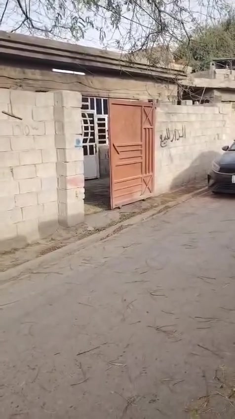 السلام عليكم بيت للبيع المساحه 200. طابو زراعي سند 25 
كافة الخدمات متوفره
العنوان البستان منطقه الدوانم
للاستفسار الاتصال على واتساب
***********
