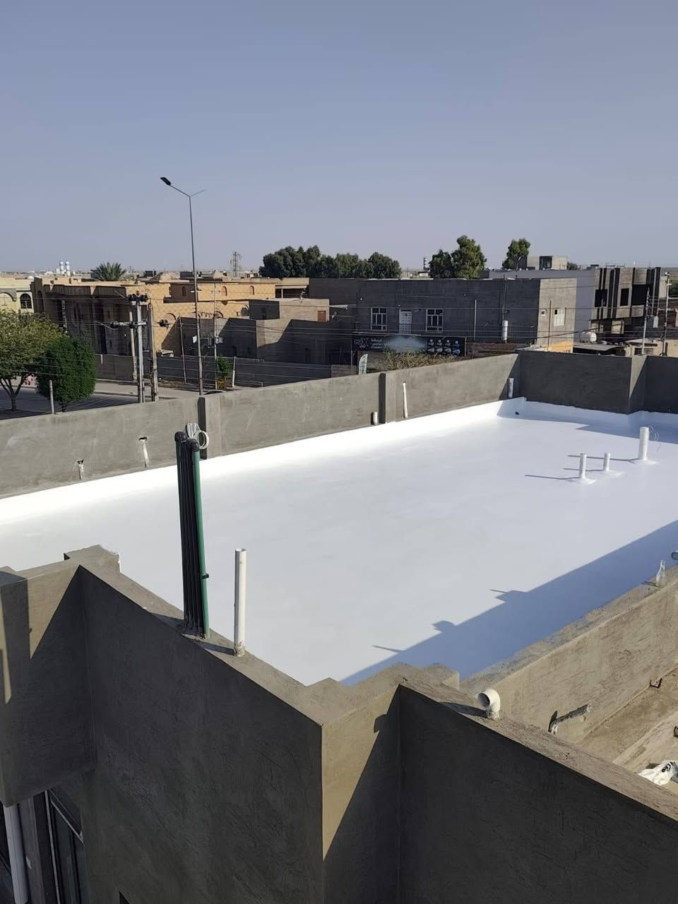 #الجزيرة_كول_رووف***********
تحمي منزلك من حرارة الصيف ومن امطار الشتاء افظل منتج في الشرق الاوسط واسيا 
للعزل الحراري 
ظمان حقيقي عشر سنوات
معالج التشققات.  
عمل الكادر المميز لكادر دهانات الجزيرة 
بقيادة الفنان اسلام ابن الرمادي. الاستفسار على الخاص.
