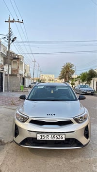 كيا ستونيك 2024  بيع ابو مراوس  السيارة فول عدا البصمه والفتحه  اغلب م...