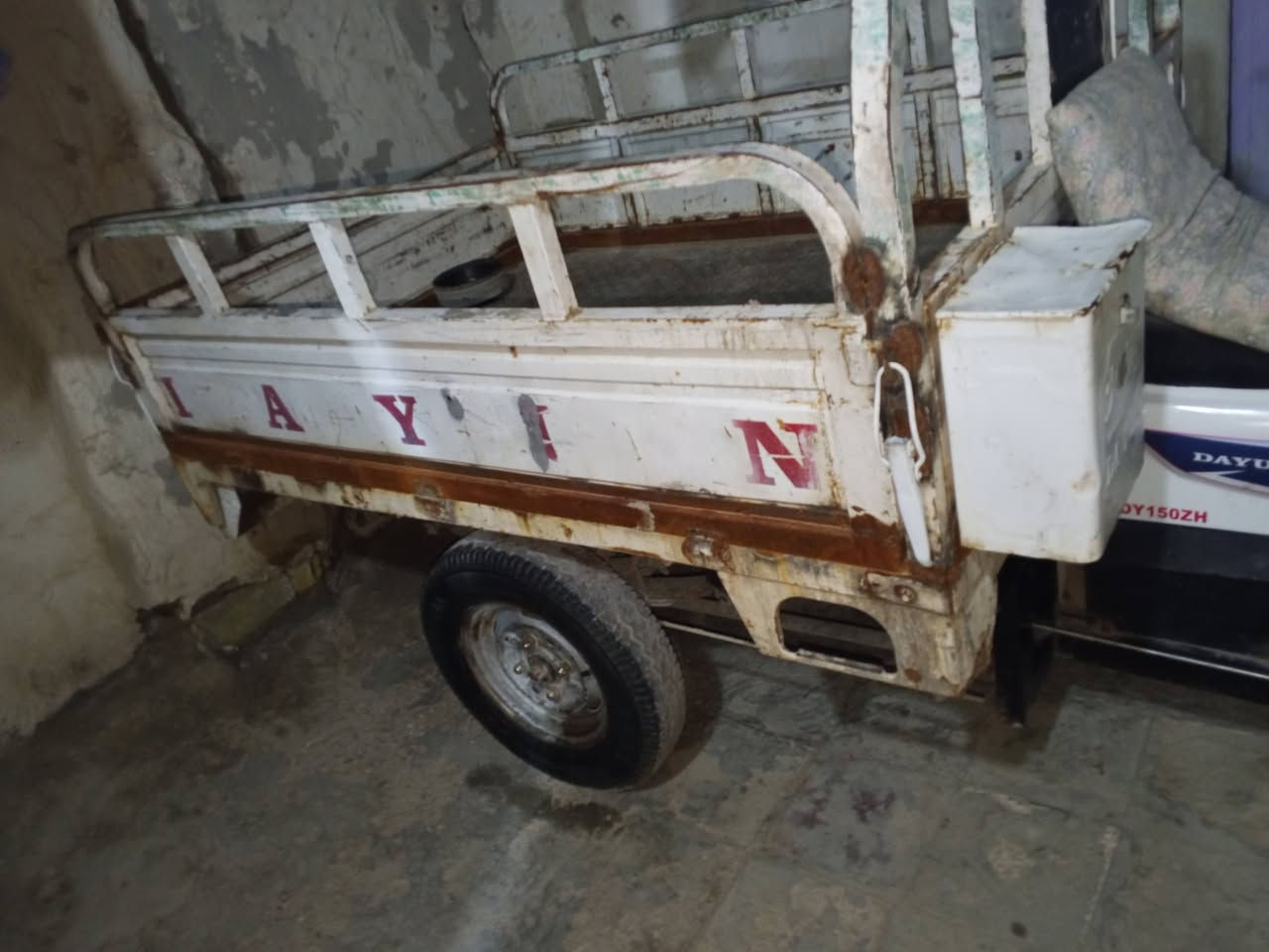 سلام عليكم ستوته البيع موديل 16اوراق اصولي مكان شطره سعر خاص ***********
