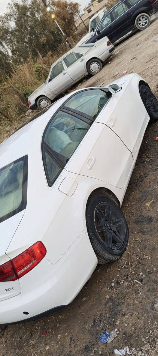 جوه سوك اليوم عمي (اودي 2011) 
رقم اربيل  مصفره غرامات موصفات فولل برميل كوله  شغاله بس الخلل لي بيه بصمه مالته سياره طفت ما تشتغل  
مكان السياره بغداد  تجي تشوف بعيندك نضافه 
ماكو اودي بل هل سعر تفليش السوك 55 ورقه وبيه مجال للطيبن
***********
