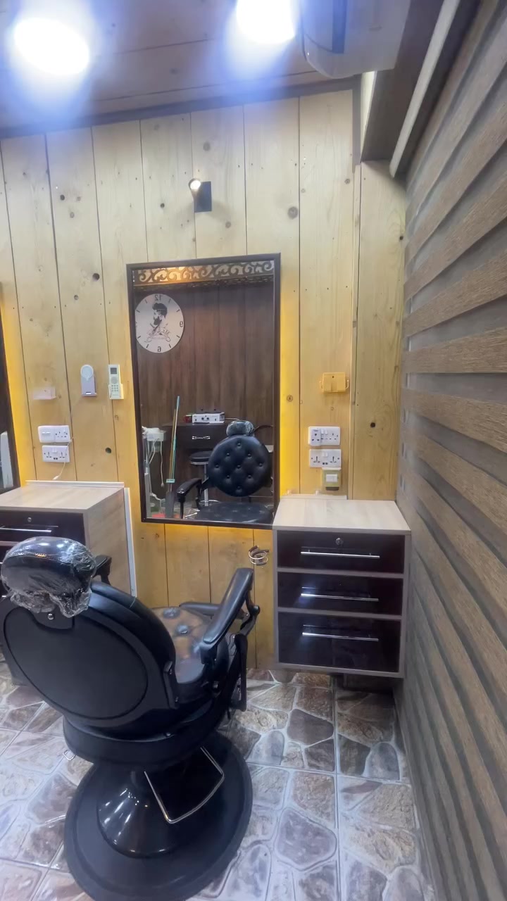 محل حلاقة جاهز من كلشي للبيع 
الموقع شارع الثرثار مقابل مدرسة نبع الحياة 
سبب البيع لعدم التفرغ 
للاستفسار الاتصال 
***********
