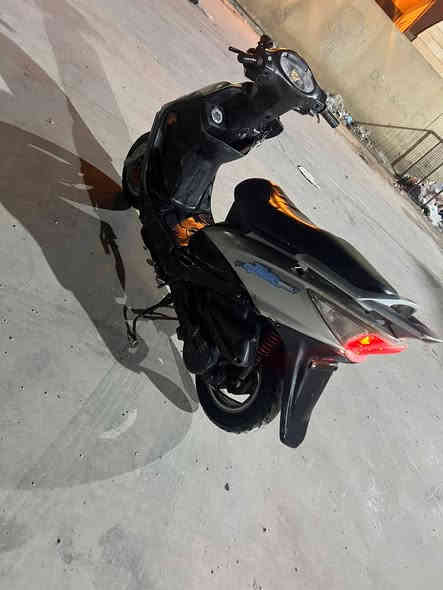 سلام عليكم
جي فور للبيع 
كهربائيات كلها شغاله نكره سلف وهندر 
مكينه مامفتوحه شلعه ومعدل الدراجه ماعوزها شي 
سعرها 375 وبيها مجال بسيط 
واتساب ***********
