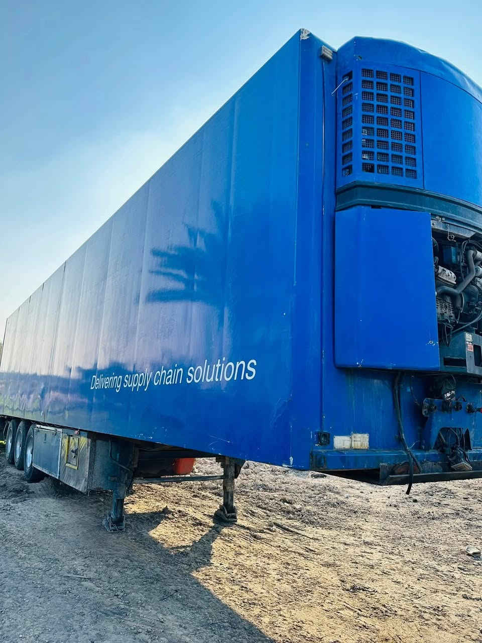 سلام عليكم للبيع براد كوجل ٢٠٠٣ 
سمك ٧ ونص 
ستندر محرك SMS شاشه ٢٠٠ محرك شركه مامفتوح
تخم تاير حداديه كامله غاز 134 شرط تنزيل براد كامل لشغل 
العنوان ابوغريب ابراهيم بن علي 
السعر ٧٥ وبيه مجال الرقم ***********
