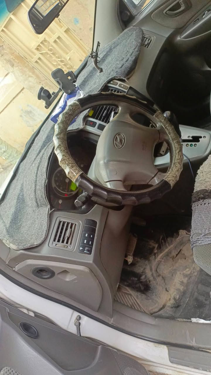 السلام عليكم 
توسان ٢٠٠٧ للبيع رقم بغداد  الانكليزي باسمي تحويل ثاني يوم 
سياره مكينه ٦ سلندر كير اوتماتيك دفع رباعي 
تبريد شغال سياره حلوه ونظيفه مال بيت تجي وتشوف بعينك احلى من الصور 
مصبوغة عام السعر ٨٠  ورقه وبيه مجال  
مكان سياره بغداد مدينة الصدر (جملة الثانية)
اتصال فقط او واتساب ***********
