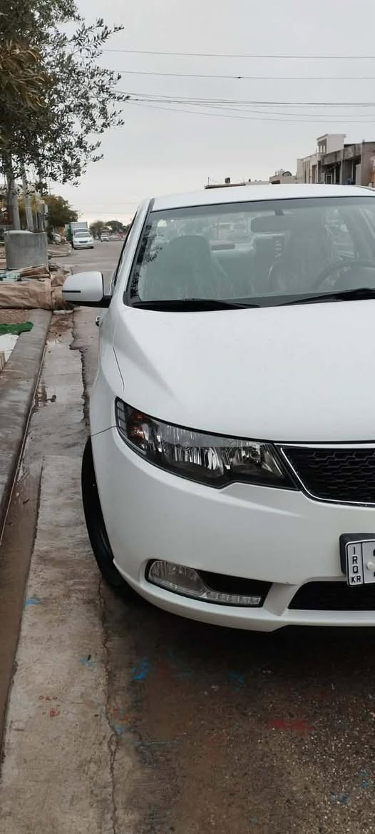 ‏السلام عليكم 
سيراتو وارد خليجي موديل 2013
 فول مواصفات  ماعدە بصمه تنته 
تبريت لمس كير عادي و اوتو 
ماشيه 69 km زيرو شركه
4 تايرات لوك
السياره اني طالعته من شركه بسمي
قطره صبغ مابيه ولابارد شرط على سونار
محرك 1600 رقم سليمانيه دولي سنويه29 بسمي هزه جديده تحويل مباشر
 مكانه كلار سعره 140
رحمه الموتاك كاتب كلشي اذاموشراي لات دوخني
***********
